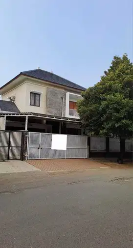 Disewakan/ Dijual Rumah Heloconia Harapan Indah
