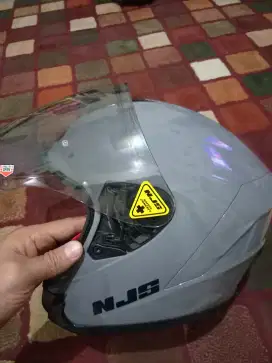 Jual helm njs abu glossy ukuran L msh like new