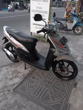 BISMILLAH DIJUAL YAMAHA MIO WARNA PERAK ORIGINAL TAHUN 2007