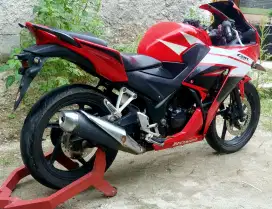 HONDA SPORT CBR RED VS BLACK