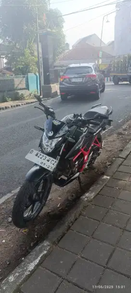 CB 150 R Street fire 2017