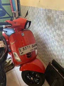 Di jual Vespa S 125 Oren 2023