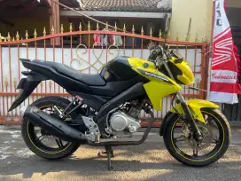 Motor Yamaha Vixion Hitam Kuning Tahun 2013