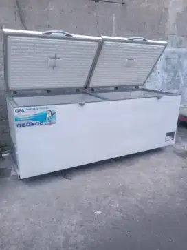 Jual cepat Frezer box merk Gea kapasitas 1200L beku merata