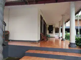Di jual murah vila mewah luas tanah 1440 mtr lokasi di Cisarua Bogor