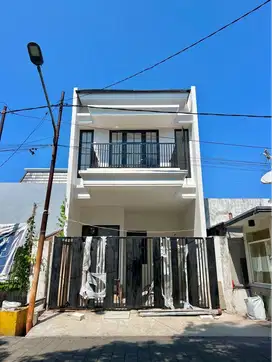 Jual Rumah Baru Semi Furnish Rungkut Asri model American Style