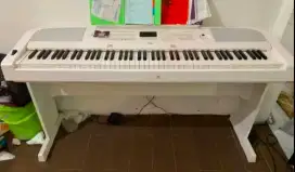 YAMAHA DGX670 istimewa