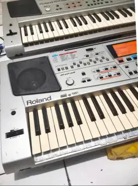 Keyboard Roland EM55 OR siap manggung