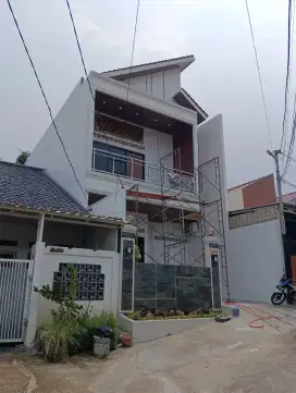Rumah 2 lantai di depok nempel jalan raya di lewatin angkot