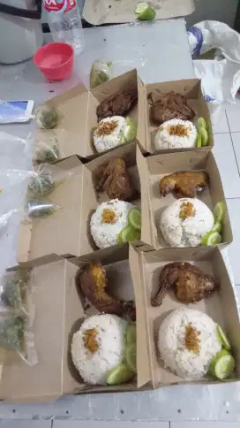 Pecel lele dan ayam geprek cabe ijo