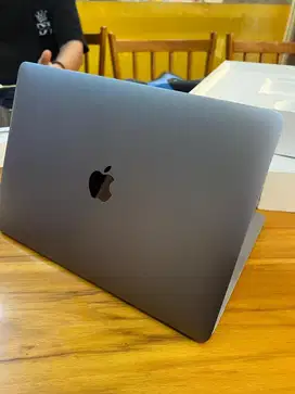 Macbook Pro 2017 8/256gb