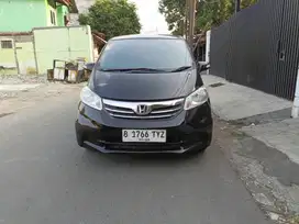 LOW KM. FREED S AT ( AC DOBLE )TH 2014