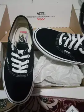 • vans authentic skate    pro. UK 43