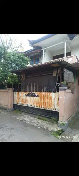 Dijual tanah 2 are bonus rumah lantai 2 di jalan nangka denpasar. Bali