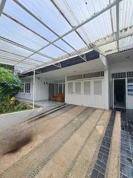 Dijual Rumah Siap Huni di Pondok Indah Jakarta Selatan