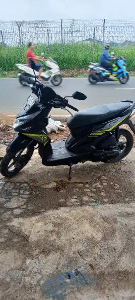 Motor beat tahun 2017 hitam
