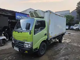 Hino Dutro engkel long box freezer 2013