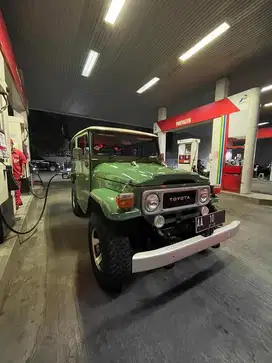 Toyota FJ40 4x4 MT (1981)