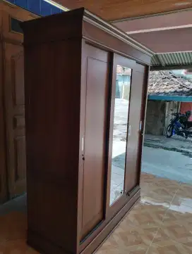 Lemari tiga pintu sliding jati