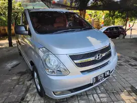 Hyundai H1 2.4 XG 2011 Matic Jok kulit kondisi Istimewa antiik murah