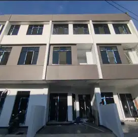 JUAL RUMAH 3 LANTAI jln KRAN V no 85 aman, nyaman bisa di pakai USAHA.