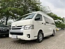 [ LOW KM ] TOYOTA HIACE COMMUTER 2.5 DIESEL MT MANUAL 2020 PUTIH