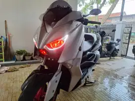 XMAX OLD 2018 LOW KM!