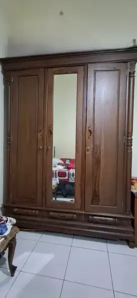 Dijual lemari jati 3 pintu