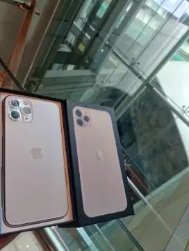 Iphone 11 pro 512gb termasuk case baru