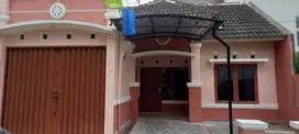 Disewakan rumah nyaman dalam lingkungan perumahan