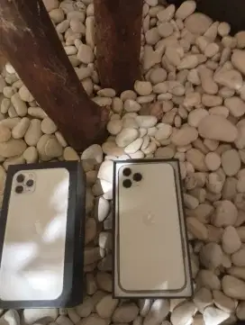 Iphone 11 pro 512gb enteng apple baru
