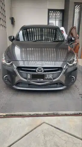 Mazda 2 - abu abu (Pemakaian 2020) Sangat Terawat