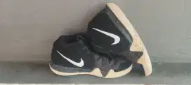 Sepatu Unisex Basket Nike Kyrie Size 41