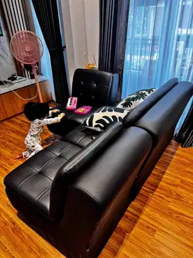SOFA KULIT HITAM