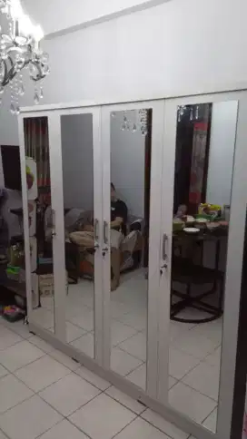 Lemari 4 pintu premels