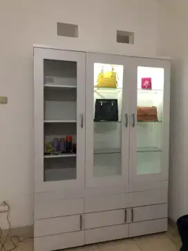 Lemari tas minimalis