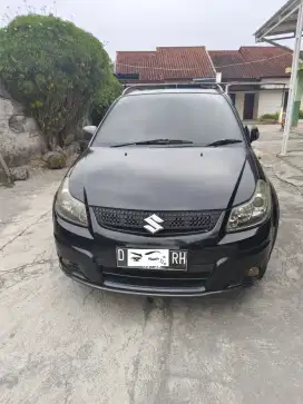 Suzuki X-OVER 2011 1,5 MT HITAM