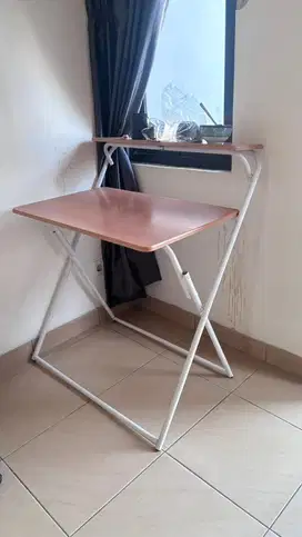 Meja lipat portable