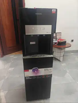 Dispenser Toshiba dengan UV filter