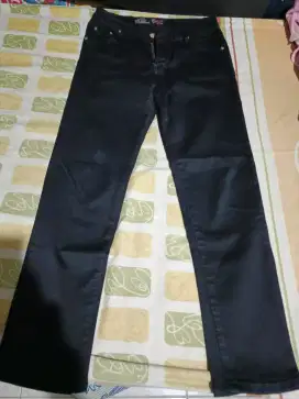 Salah checout yg dateng celana cewe size 32 sayang gk kepake tawar aja