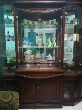 Lemari hias /lemari kristal