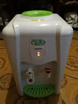 Jual aja santai dispenser air merk Miyako hot and cool,Masih normal.