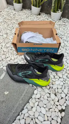 sepatu 910 Nineten Geist Ekiden Trail running Original 100% size 44