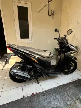 Vario 125 2022 hitam
