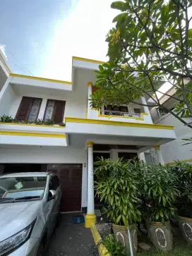 Rumah Besar Tanjung Barat (2 Lantai)