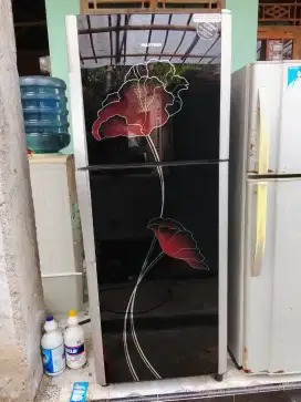 Kulkas polytron 2 pintu