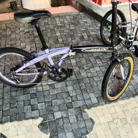 Sepeda lipat ungu bagus