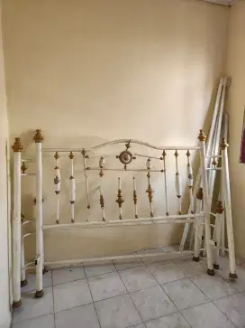 Di jual ranjang  besi kokoh ukuran 160×200