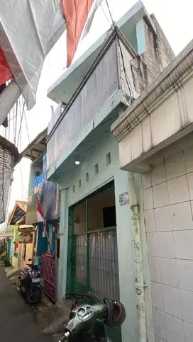 Di Kontrakan Rumah 2 Lantai di Matraman