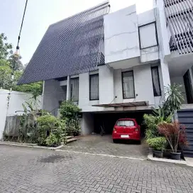 Rumah Bagus Kemang Posisi Di Pojok